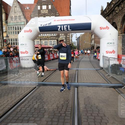 05.10.2025 - 20. swb-Marathon Bremen Yannick Fuchs http://msf.ph/oto/9260401 05.10.2025 10:48:27 Ziel 9223, 9293, 9404, 9641, 9704, 9706, 9810, 10931, 10953, 11119, 11292, 11561, 11637 meine-sportfotos.de