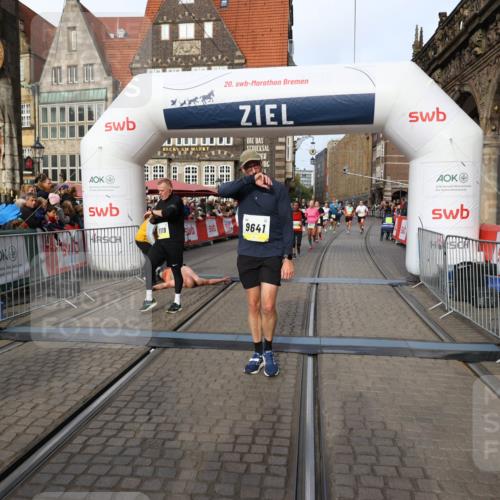 05.10.2025 - 20. swb-Marathon Bremen Yannick Fuchs http://msf.ph/oto/9260411 05.10.2025 10:48:27 Ziel 9223, 9293, 9404, 9641, 9704, 9706, 9810, 10931, 10953, 11119, 11292, 11561, 11637 meine-sportfotos.de