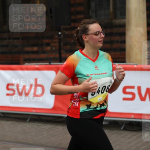 05.10.2025 - 20. swb-Marathon Bremen Yannick Fuchs http://msf.ph/oto/9260421 05.10.2025 11:20:14 Ziel 9408 meine-sportfotos.de