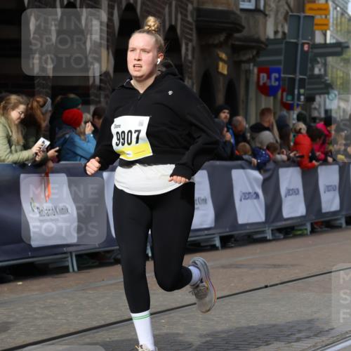 05.10.2025 - 20. swb-Marathon Bremen Strokosch-Dieckow http://msf.ph/oto/9260429 05.10.2025 11:05:51 Ziel 7777, 9907, 10619, 11455 meine-sportfotos.de