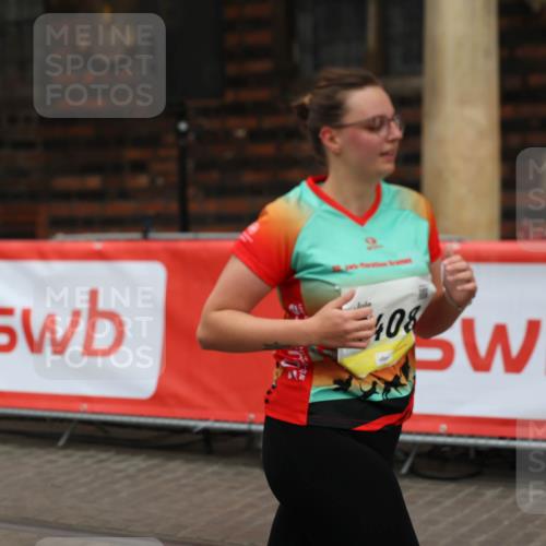 05.10.2025 - 20. swb-Marathon Bremen Yannick Fuchs http://msf.ph/oto/9260430 05.10.2025 11:20:14 Ziel 9408 meine-sportfotos.de