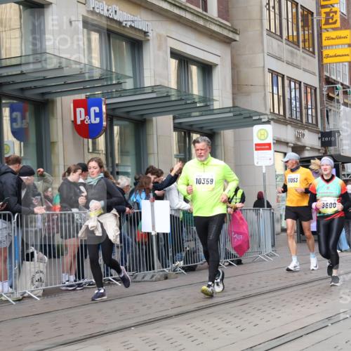 05.10.2025 - 20. swb-Marathon Bremen Strokosch-Dieckow http://msf.ph/oto/9260433 05.10.2025 11:00:39 Ziel 9208, 9305, 9327, 9389, 9443, 9600, 9827, 9880, 9954, 10182, 10228, 10258, 10359, 10477, 10571, 10630, 10690, 11053, 11155, 11524, 11719, 9208, 9305, 9327, 9389, 9443, 9600, 9827, 9880, 9954, 10182, 10228, 10258, 10359, 10477, 10571, 10630, 10690, 11053, 11155, 11524, 11719 meine-sportfotos.de
