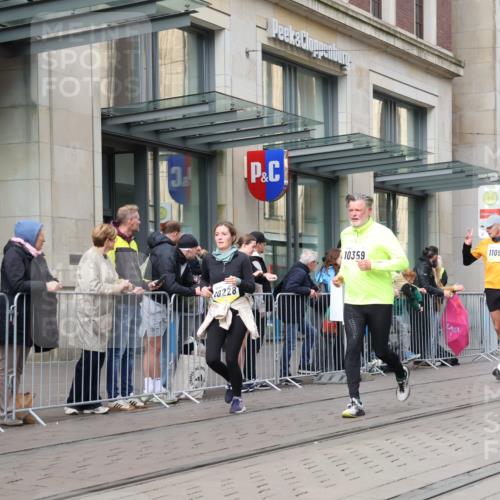 05.10.2025 - 20. swb-Marathon Bremen Strokosch-Dieckow http://msf.ph/oto/9260445 05.10.2025 11:00:39 Ziel 9208, 9305, 9327, 9389, 9443, 9600, 9827, 9880, 9954, 10182, 10228, 10258, 10359, 10477, 10571, 10630, 10690, 11053, 11155, 11524, 11719, 9208, 9305, 9327, 9389, 9443, 9600, 9827, 9880, 9954, 10182, 10228, 10258, 10359, 10477, 10571, 10630, 10690, 11053, 11155, 11524, 11719 meine-sportfotos.de