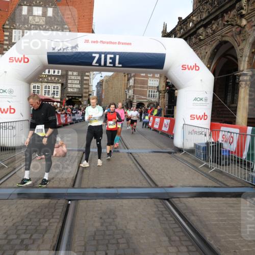 05.10.2025 - 20. swb-Marathon Bremen Yannick Fuchs http://msf.ph/oto/9260452 05.10.2025 10:48:29 Ziel 8787, 9223, 9293, 9404, 9641, 9665, 9704, 9706, 9810, 9958, 10109, 10211, 10931, 11119, 11292, 11561, 11637 meine-sportfotos.de