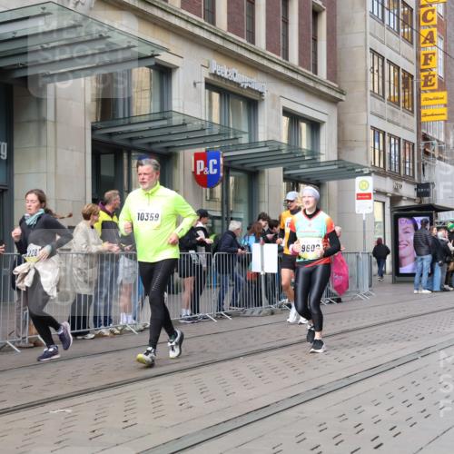 05.10.2025 - 20. swb-Marathon Bremen Strokosch-Dieckow http://msf.ph/oto/9260480 05.10.2025 11:00:40 Ziel 9182, 9208, 9305, 9443, 9600, 9880, 9954, 10182, 10228, 10258, 10359, 10477, 10571, 10630, 10690, 10914, 11053, 11155, 11337, 11338, 11524, 11719, 9182, 9208, 9305, 9443, 9600, 9880, 9954, 10182, 10228, 10258, 10359, 10477, 10571, 10630, 10690, 10914, 11053, 11155, 11337, 11338, 11524, 11719 meine-sportfotos.de