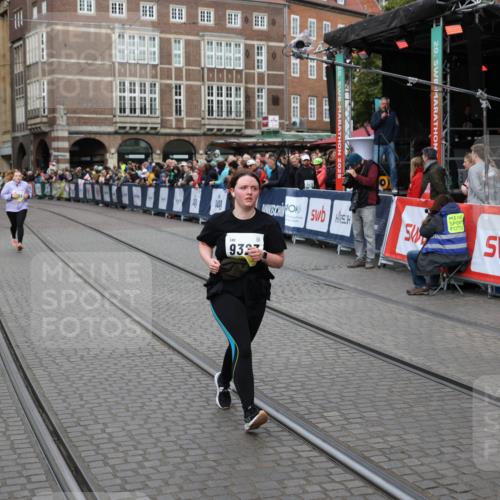 05.10.2025 - 20. swb-Marathon Bremen Yannick Fuchs http://msf.ph/oto/9260481 05.10.2025 11:20:17 Ziel 9323, 9408 meine-sportfotos.de