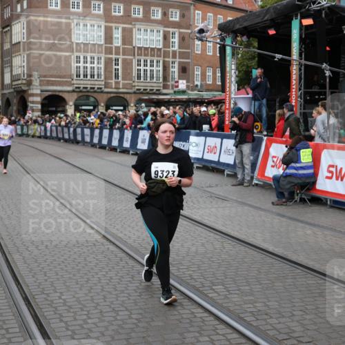 05.10.2025 - 20. swb-Marathon Bremen Yannick Fuchs http://msf.ph/oto/9260487 05.10.2025 11:20:18 Ziel 9323, 9408 meine-sportfotos.de