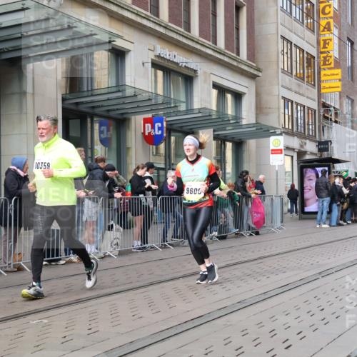 05.10.2025 - 20. swb-Marathon Bremen Strokosch-Dieckow http://msf.ph/oto/9260493 05.10.2025 11:00:40 Ziel 9182, 9208, 9305, 9443, 9600, 9880, 9954, 10182, 10228, 10258, 10359, 10477, 10571, 10630, 10690, 10914, 11053, 11155, 11337, 11338, 11524, 11719, 9182, 9208, 9305, 9443, 9600, 9880, 9954, 10182, 10228, 10258, 10359, 10477, 10571, 10630, 10690, 10914, 11053, 11155, 11337, 11338, 11524, 11719 meine-sportfotos.de