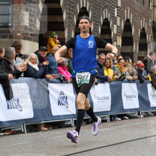 05.10.2025 - 20. swb-Marathon Bremen Strokosch-Dieckow http://msf.ph/oto/9260495 05.10.2025 12:56:45 Ziel 1925, 7587 meine-sportfotos.de
