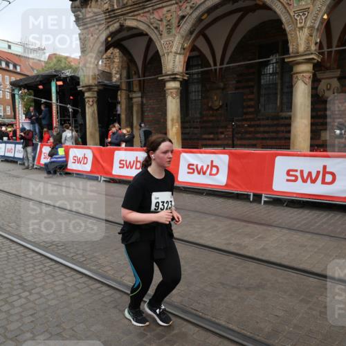 05.10.2025 - 20. swb-Marathon Bremen Yannick Fuchs http://msf.ph/oto/9260512 05.10.2025 11:20:19 Ziel 9323, 9408 meine-sportfotos.de