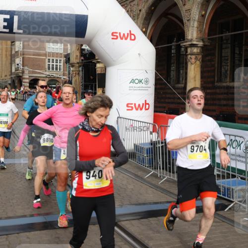 05.10.2025 - 20. swb-Marathon Bremen Yannick Fuchs http://msf.ph/oto/9260533 05.10.2025 10:48:32 Ziel 8787, 9223, 9298, 9404, 9665, 9704, 9810, 9958, 10109, 10131, 10211, 10685, 11119, 11292 meine-sportfotos.de