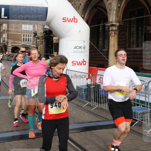 05.10.2025 - 20. swb-Marathon Bremen Yannick Fuchs http://msf.ph/oto/9260552 05.10.2025 10:48:32 Ziel 8787, 9223, 9298, 9404, 9665, 9704, 9810, 9958, 10109, 10131, 10211, 10685, 11119, 11292 meine-sportfotos.de