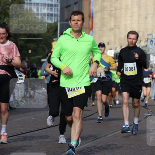 05.10.2025 - 20. swb-Marathon Bremen Strokosch-Dieckow http://msf.ph/oto/9260553 05.10.2025 11:06:00 Ziel 9355, 9786, 9931, 10081, 10095, 10100, 10101, 10587, 10597, 11134, 11425, 11468, 11525 meine-sportfotos.de
