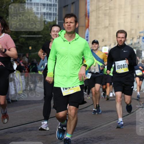 05.10.2025 - 20. swb-Marathon Bremen Strokosch-Dieckow http://msf.ph/oto/9260591 05.10.2025 11:06:01 Ziel 9355, 9786, 9931, 10081, 10095, 10100, 10101, 10462, 10587, 10597, 10623, 11134, 11231, 11425, 11468, 11525 meine-sportfotos.de