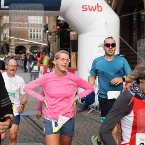 05.10.2025 - 20. swb-Marathon Bremen Yannick Fuchs http://msf.ph/oto/9260601 05.10.2025 10:48:33 Ziel 8787, 9223, 9298, 9404, 9665, 9704, 9810, 9958, 10109, 10131, 10211, 10685, 11005, 11292, 11357 meine-sportfotos.de
