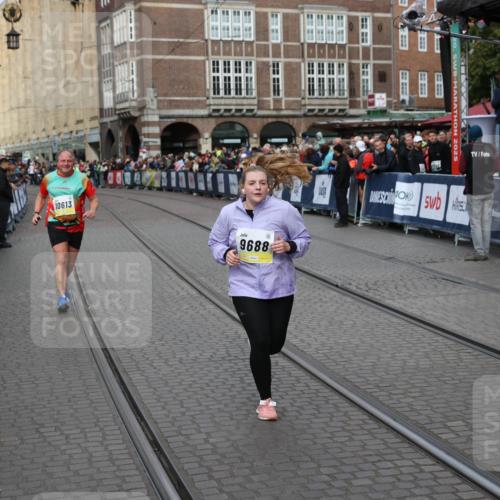 05.10.2025 - 20. swb-Marathon Bremen Yannick Fuchs http://msf.ph/oto/9260603 05.10.2025 11:20:22 Ziel 9323, 9408, 9688 meine-sportfotos.de