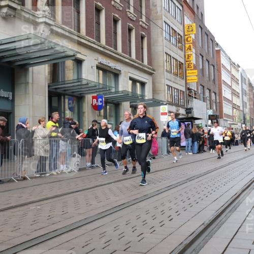 05.10.2025 - 20. swb-Marathon Bremen Strokosch-Dieckow http://msf.ph/oto/9260613 05.10.2025 11:00:46 Ziel 9182, 9208, 9305, 9443, 9600, 9613, 9880, 9954, 10228, 10258, 10359, 10477, 10544, 10630, 10762, 10914, 11053, 11337, 11338, 11524, 11597, 11680, 11719, 9182, 9208, 9305, 9443, 9600, 9613, 9880, 9954, 10228, 10258, 10359, 10477, 10544, 10630, 10762, 10914, 11053, 11337, 11338, 11524, 11597, 11680, 11719 meine-sportfotos.de