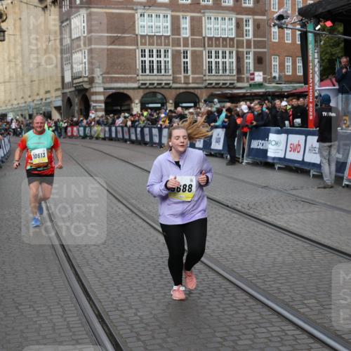05.10.2025 - 20. swb-Marathon Bremen Yannick Fuchs http://msf.ph/oto/9260621 05.10.2025 11:20:23 Ziel 9323, 9688 meine-sportfotos.de