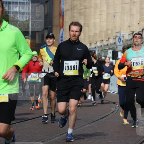 05.10.2025 - 20. swb-Marathon Bremen Strokosch-Dieckow http://msf.ph/oto/9260629 05.10.2025 11:06:02 Ziel 9355, 9438, 9786, 9931, 10081, 10095, 10100, 10101, 10462, 10587, 10597, 10623, 11134, 11231, 11425, 11468, 11525 meine-sportfotos.de