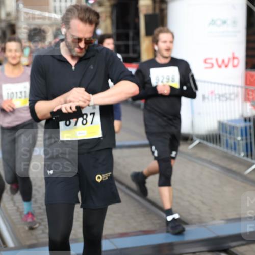 05.10.2025 - 20. swb-Marathon Bremen Yannick Fuchs http://msf.ph/oto/9260634 05.10.2025 10:48:35 Ziel 8787, 9223, 9298, 9404, 9437, 9665, 9704, 9810, 9958, 10109, 10131, 10177, 10211, 10685, 11005, 11357, 11505 meine-sportfotos.de