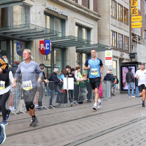 05.10.2025 - 20. swb-Marathon Bremen Strokosch-Dieckow http://msf.ph/oto/9260657 05.10.2025 11:00:47 Ziel 9182, 9208, 9305, 9443, 9600, 9613, 9880, 9925, 9954, 10228, 10258, 10359, 10477, 10544, 10630, 10762, 10914, 11053, 11337, 11338, 11524, 11597, 11680, 11719, 9182, 9208, 9305, 9443, 9600, 9613, 9880, 9925, 9954, 10228, 10258, 10359, 10477, 10544, 10630, 10762, 10914, 11053, 11337, 11338, 11524, 11597, 11680, 11719 meine-sportfotos.de