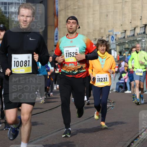 05.10.2025 - 20. swb-Marathon Bremen Strokosch-Dieckow http://msf.ph/oto/9260662 05.10.2025 11:06:03 Ziel 9355, 9438, 9786, 9931, 10081, 10095, 10100, 10101, 10192, 10462, 10587, 10597, 10623, 11134, 11231, 11425, 11468, 11525 meine-sportfotos.de