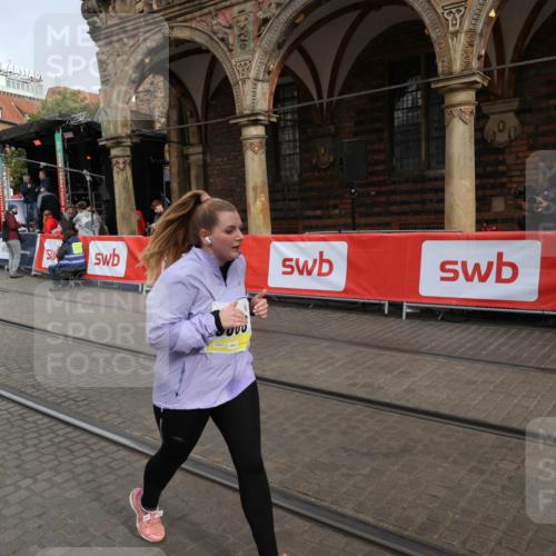 05.10.2025 - 20. swb-Marathon Bremen Yannick Fuchs http://msf.ph/oto/9260671 05.10.2025 11:20:24 Ziel 9323, 9688, 10613 meine-sportfotos.de