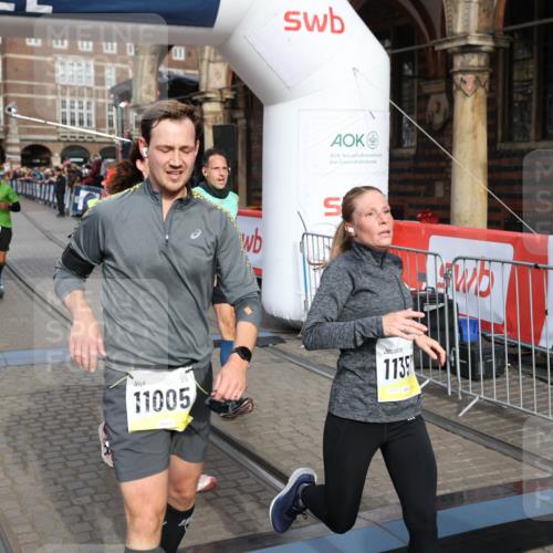 05.10.2025 - 20. swb-Marathon Bremen Yannick Fuchs http://msf.ph/oto/9260677 05.10.2025 10:48:38 Ziel 8787, 9298, 9385, 9437, 9478, 9665, 9958, 10109, 10131, 10177, 10211, 10685, 11005, 11357, 11505 meine-sportfotos.de