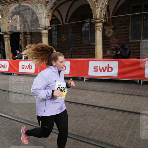 05.10.2025 - 20. swb-Marathon Bremen Yannick Fuchs http://msf.ph/oto/9260699 05.10.2025 11:20:24 Ziel 9323, 9688, 10613 meine-sportfotos.de