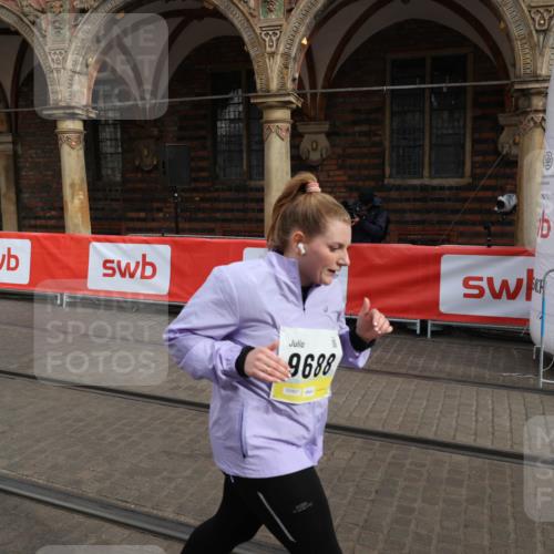05.10.2025 - 20. swb-Marathon Bremen Yannick Fuchs http://msf.ph/oto/9260703 05.10.2025 11:20:25 Ziel 9323, 9688, 10613 meine-sportfotos.de