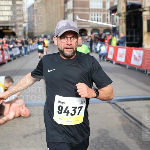 05.10.2025 - 20. swb-Marathon Bremen Yannick Fuchs http://msf.ph/oto/9260704 05.10.2025 10:48:39 Ziel 8787, 9298, 9385, 9437, 9478, 10131, 10177, 10685, 11005, 11357, 11505 meine-sportfotos.de