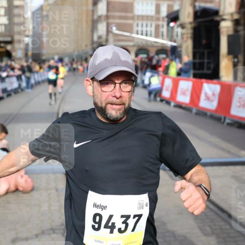 05.10.2025 - 20. swb-Marathon Bremen Yannick Fuchs http://msf.ph/oto/9260723 05.10.2025 10:48:39 Ziel 8787, 9298, 9385, 9437, 9478, 10131, 10177, 10685, 11005, 11357, 11505 meine-sportfotos.de