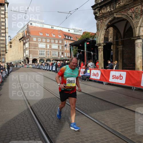 05.10.2025 - 20. swb-Marathon Bremen Yannick Fuchs http://msf.ph/oto/9260727 05.10.2025 11:20:26 Ziel 9323, 9688, 10613 meine-sportfotos.de