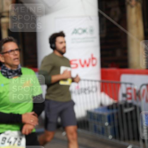 05.10.2025 - 20. swb-Marathon Bremen Yannick Fuchs http://msf.ph/oto/9260730 05.10.2025 10:48:42 Ziel 9385, 9406, 9437, 9478, 10177, 10303, 10685, 11005, 11096, 11357, 11505 meine-sportfotos.de