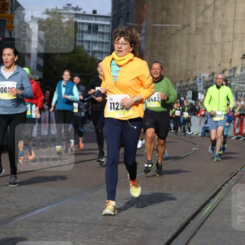 05.10.2025 - 20. swb-Marathon Bremen Strokosch-Dieckow http://msf.ph/oto/9260739 05.10.2025 11:06:07 Ziel 9387, 9438, 9786, 10081, 10100, 10101, 10192, 10249, 10462, 10623, 10848, 11231, 11296, 11433, 11525 meine-sportfotos.de