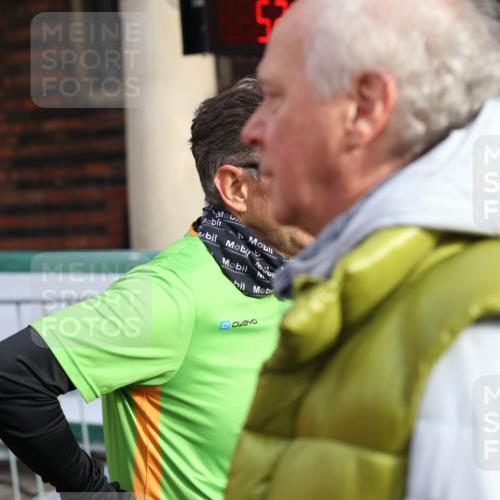 05.10.2025 - 20. swb-Marathon Bremen Yannick Fuchs http://msf.ph/oto/9260754 05.10.2025 10:48:43 Ziel 9385, 9406, 9437, 9478, 10177, 10303, 11005, 11096, 11357, 11505 meine-sportfotos.de