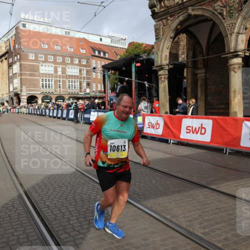 05.10.2025 - 20. swb-Marathon Bremen Yannick Fuchs http://msf.ph/oto/9260755 05.10.2025 11:20:26 Ziel 9323, 9688, 10613 meine-sportfotos.de