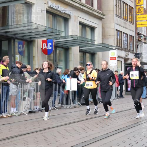 05.10.2025 - 20. swb-Marathon Bremen Strokosch-Dieckow http://msf.ph/oto/9260758 05.10.2025 11:00:52 Ziel 9182, 9208, 9305, 9443, 9613, 9880, 9925, 9954, 10228, 10359, 10477, 10544, 10630, 10762, 10914, 11053, 11337, 11338, 11524, 11597, 11680, 11688, 11719, 9182, 9208, 9305, 9443, 9613, 9880, 9925, 9954, 10228, 10359, 10477, 10544, 10630, 10762, 10914, 11053, 11337, 11338, 11524, 11597, 11680, 11688, 11719 meine-sportfotos.de