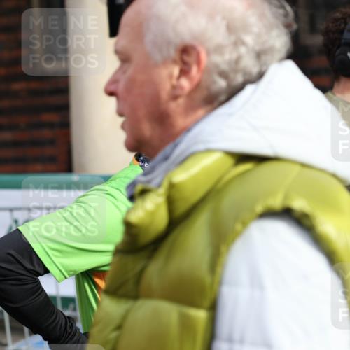 05.10.2025 - 20. swb-Marathon Bremen Yannick Fuchs http://msf.ph/oto/9260761 05.10.2025 10:48:44 Ziel 9385, 9406, 9437, 9478, 10177, 10303, 11096, 11505 meine-sportfotos.de