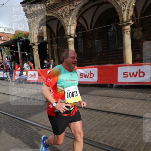 05.10.2025 - 20. swb-Marathon Bremen Yannick Fuchs http://msf.ph/oto/9260764 05.10.2025 11:20:27 Ziel 9323, 9688, 10613 meine-sportfotos.de