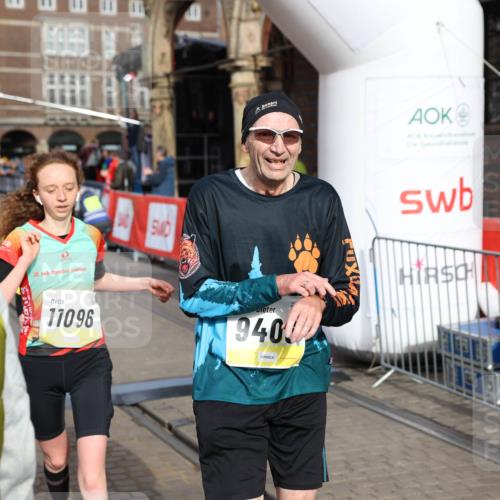 05.10.2025 - 20. swb-Marathon Bremen Yannick Fuchs http://msf.ph/oto/9260770 05.10.2025 10:48:45 Ziel 9385, 9406, 9437, 9478, 10303, 11096 meine-sportfotos.de