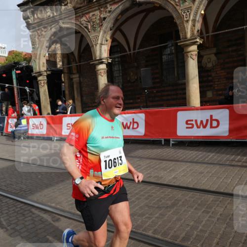 05.10.2025 - 20. swb-Marathon Bremen Yannick Fuchs http://msf.ph/oto/9260777 05.10.2025 11:20:27 Ziel 9323, 9688, 10613 meine-sportfotos.de