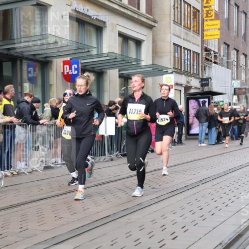 05.10.2025 - 20. swb-Marathon Bremen Strokosch-Dieckow http://msf.ph/oto/9260780 05.10.2025 11:00:53 Ziel 9182, 9208, 9305, 9443, 9613, 9880, 9925, 9954, 10228, 10359, 10477, 10544, 10630, 10762, 10914, 11053, 11337, 11338, 11524, 11597, 11680, 11688, 11719, 9182, 9208, 9305, 9443, 9613, 9880, 9925, 9954, 10228, 10359, 10477, 10544, 10630, 10762, 10914, 11053, 11337, 11338, 11524, 11597, 11680, 11688, 11719 meine-sportfotos.de