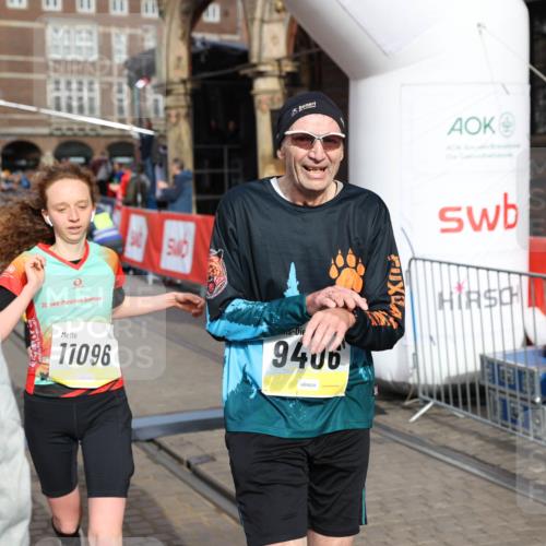 05.10.2025 - 20. swb-Marathon Bremen Yannick Fuchs http://msf.ph/oto/9260781 05.10.2025 10:48:45 Ziel 9385, 9406, 9437, 9478, 10303, 11096 meine-sportfotos.de