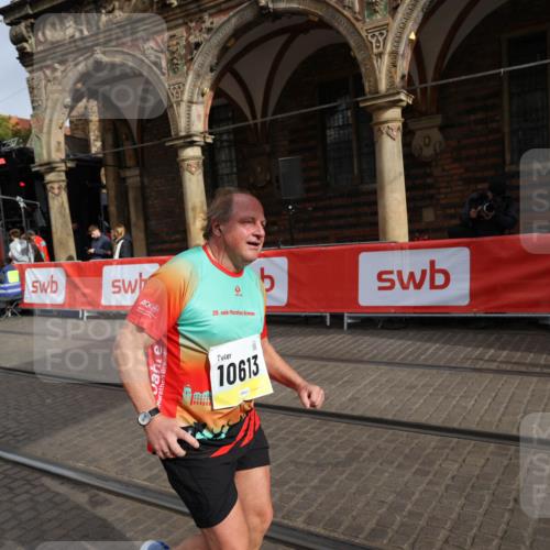 05.10.2025 - 20. swb-Marathon Bremen Yannick Fuchs http://msf.ph/oto/9260786 05.10.2025 11:20:27 Ziel 9323, 9688, 10613 meine-sportfotos.de