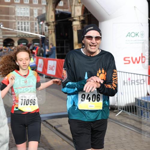 05.10.2025 - 20. swb-Marathon Bremen Yannick Fuchs http://msf.ph/oto/9260787 05.10.2025 10:48:45 Ziel 9385, 9406, 9437, 9478, 10303, 11096 meine-sportfotos.de