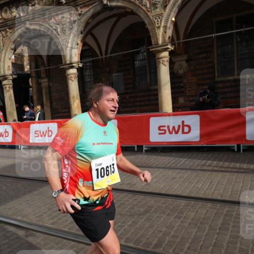 05.10.2025 - 20. swb-Marathon Bremen Yannick Fuchs http://msf.ph/oto/9260794 05.10.2025 11:20:27 Ziel 9323, 9688, 10613 meine-sportfotos.de