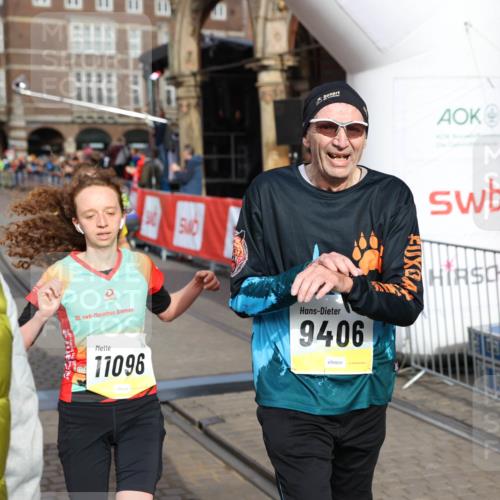 05.10.2025 - 20. swb-Marathon Bremen Yannick Fuchs http://msf.ph/oto/9260798 05.10.2025 10:48:45 Ziel 9385, 9406, 9437, 9478, 10303, 11096 meine-sportfotos.de