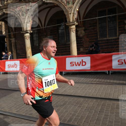 05.10.2025 - 20. swb-Marathon Bremen Yannick Fuchs http://msf.ph/oto/9260803 05.10.2025 11:20:27 Ziel 9323, 9688, 10613 meine-sportfotos.de