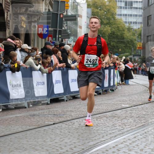 05.10.2025 - 20. swb-Marathon Bremen Strokosch-Dieckow http://msf.ph/oto/9260826 05.10.2025 12:57:09 Ziel 1801, 2497, 2743, 6566 meine-sportfotos.de